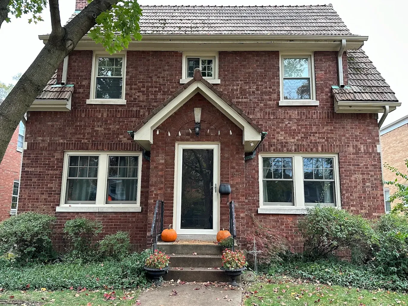 Replacement windows elmhurst brick house — completed home improvement project by Durabuilt Home Improvements in the Elmhurst, Illinois area