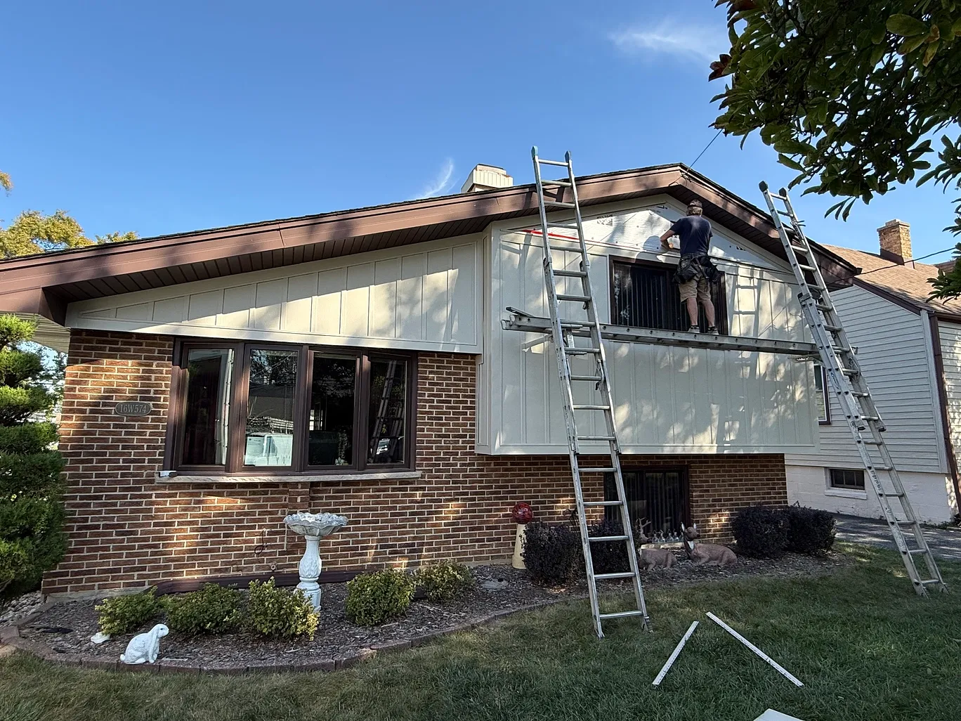 Split-level home in Elmhurst, Illinois prepared and scheduled for Durabuilt siding installation