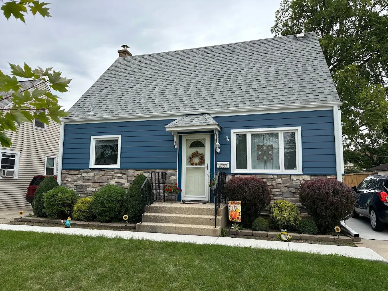 Replacement windows elmhurst blue cape — completed home improvement project by Durabuilt Home Improvements in the Elmhurst, Illinois area